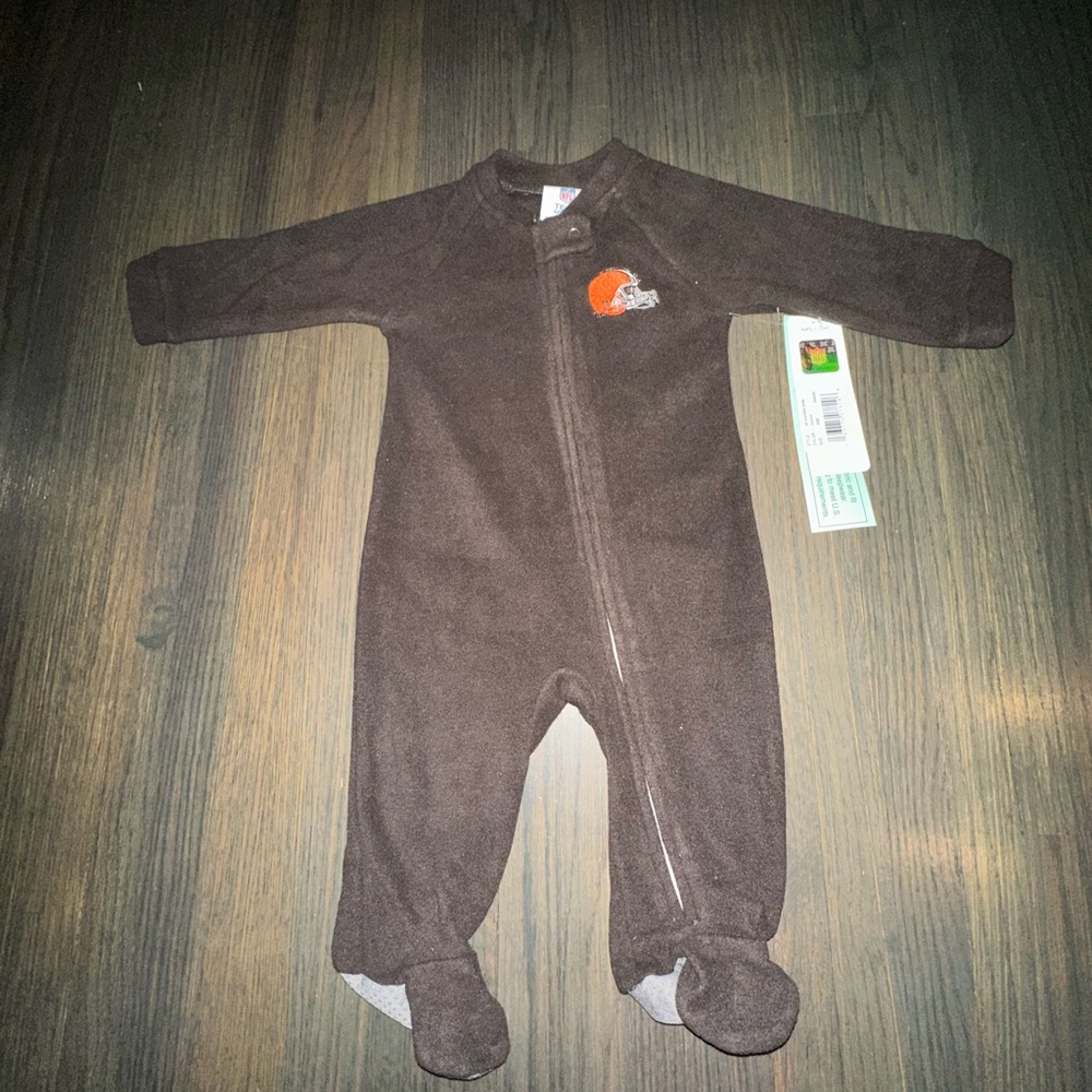 NFL Cleveland Browns NFL FOOTBALL Kids One Piece Footie SIZE 0-3 months